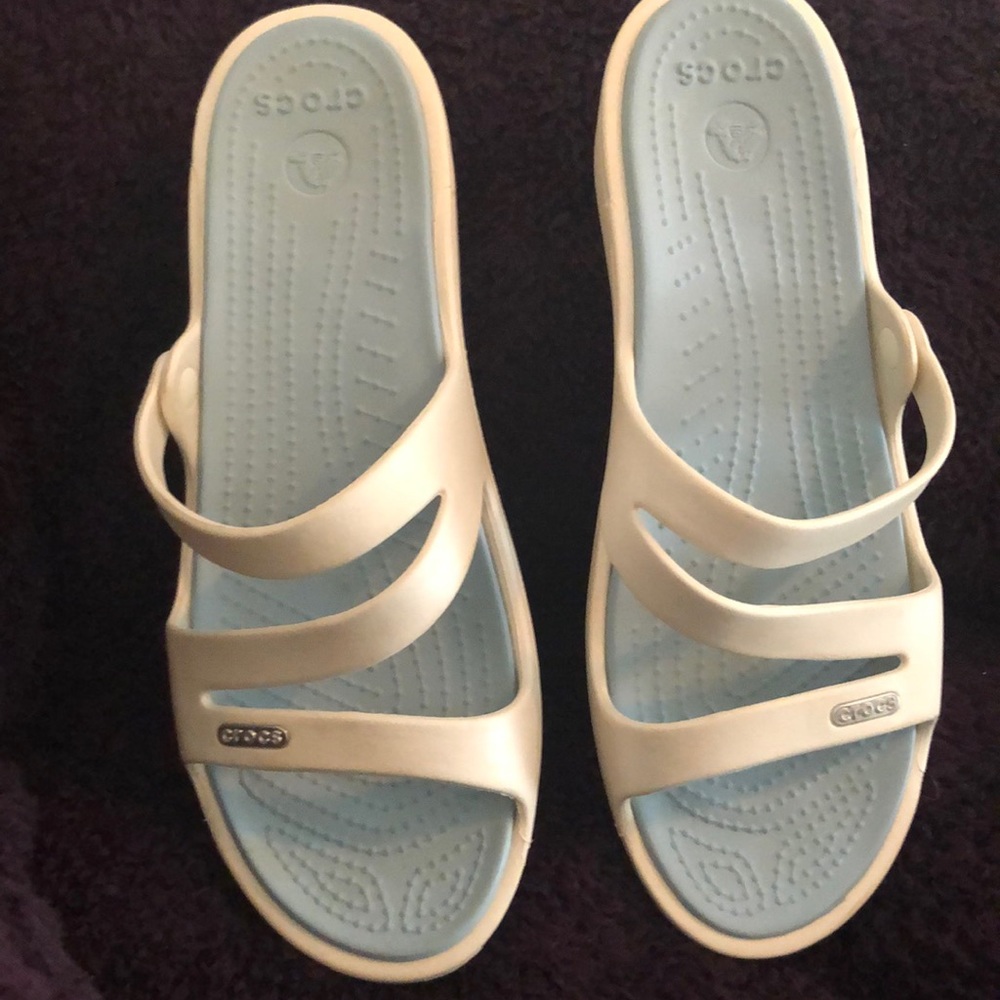 Crocs -Women’s white sandal size 9